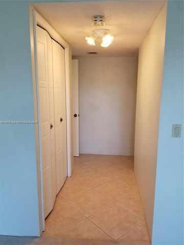 369 Lakeview Drive 204, Weston, FL 33326