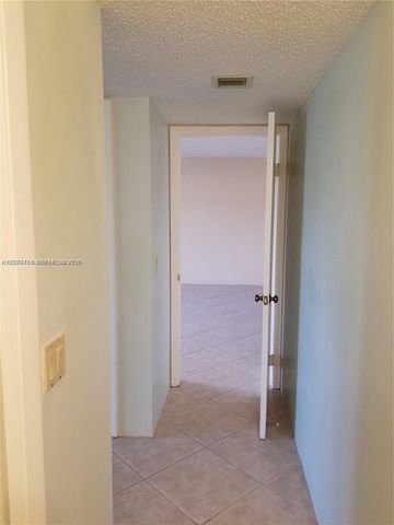 369 Lakeview Drive 204, Weston, FL 33326