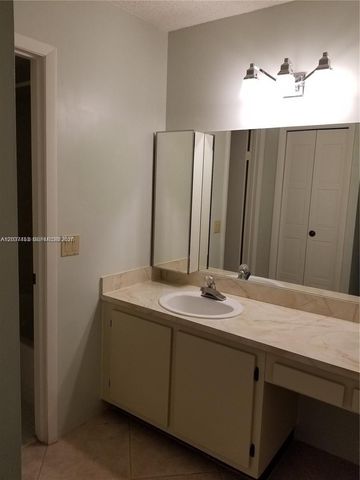 369 Lakeview Drive 204, Weston, FL 33326