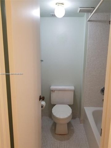 369 Lakeview Drive 204, Weston, FL 33326