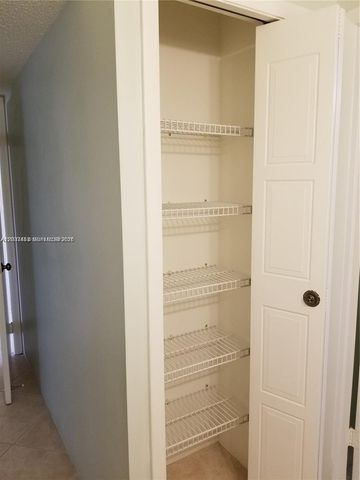 369 Lakeview Drive 204, Weston, FL 33326