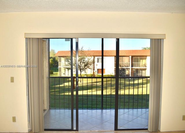 369 Lakeview Drive 204, Weston, FL 33326