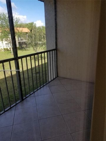 369 Lakeview Drive 204, Weston, FL 33326