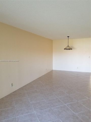 369 Lakeview Drive 204, Weston, FL 33326