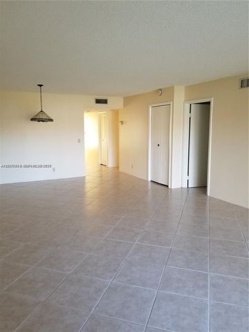 369 Lakeview Drive 204, Weston, FL 33326