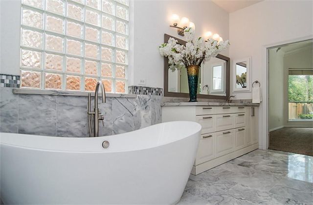 143 N Shawnee Ridge Circle, The Woodlands, TX 77382