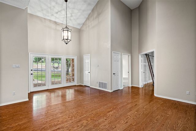 10100 Ravenswood Road, Granbury, TX 76049