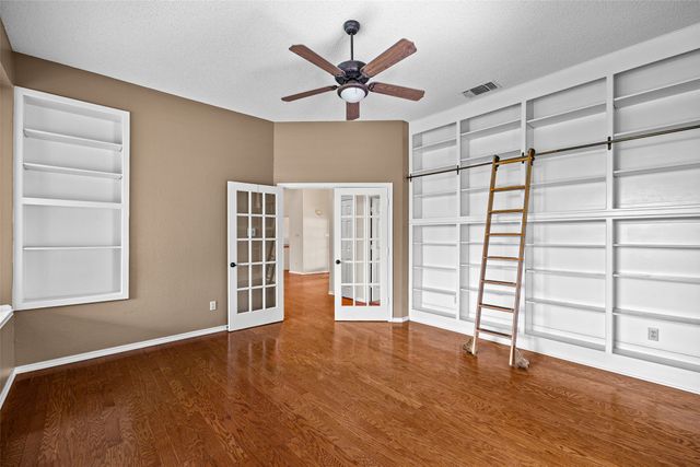 10100 Ravenswood Road, Granbury, TX 76049