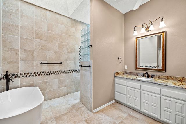 10100 Ravenswood Road, Granbury, TX 76049