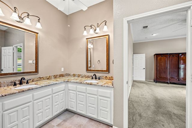 10100 Ravenswood Road, Granbury, TX 76049