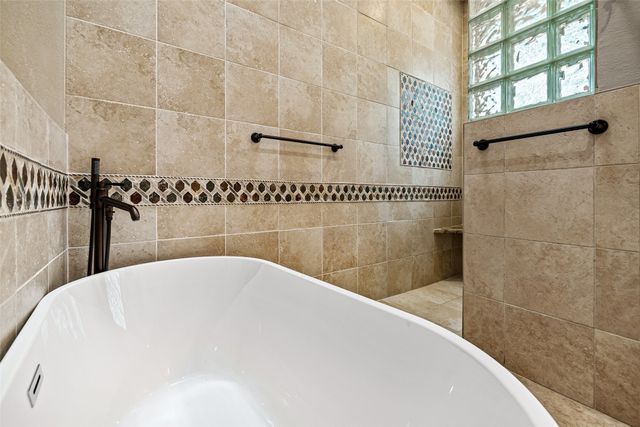10100 Ravenswood Road, Granbury, TX 76049