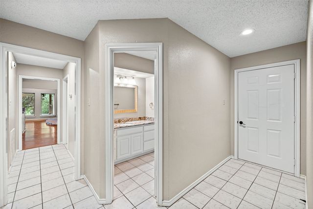 10100 Ravenswood Road, Granbury, TX 76049