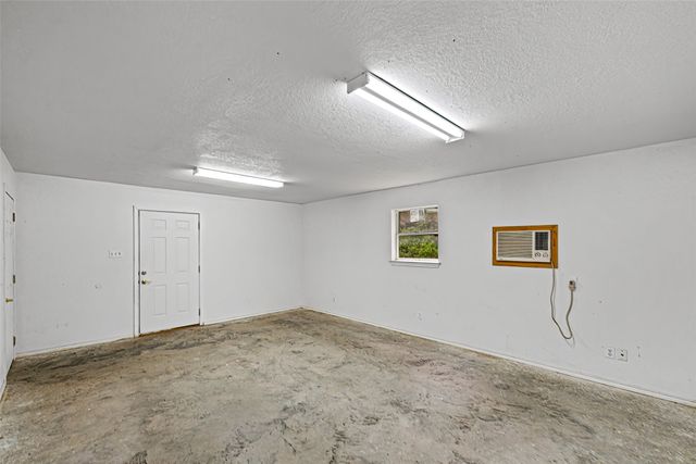 10100 Ravenswood Road, Granbury, TX 76049