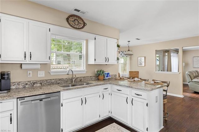 1464 Berkshire DR, Newport News, VA 23602
