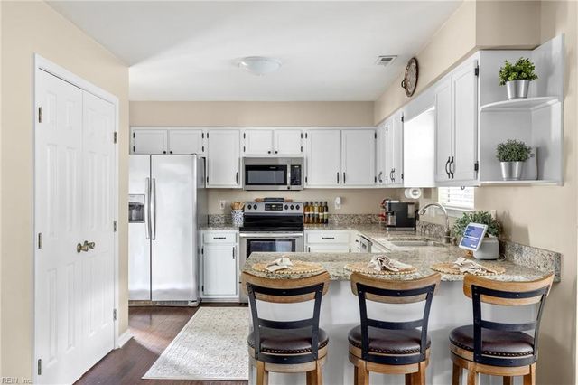 1464 Berkshire DR, Newport News, VA 23602