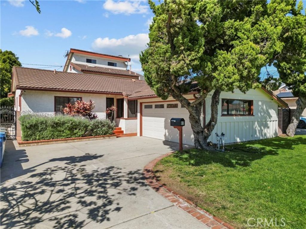 917 N Huntington, San Fernando, CA 91340