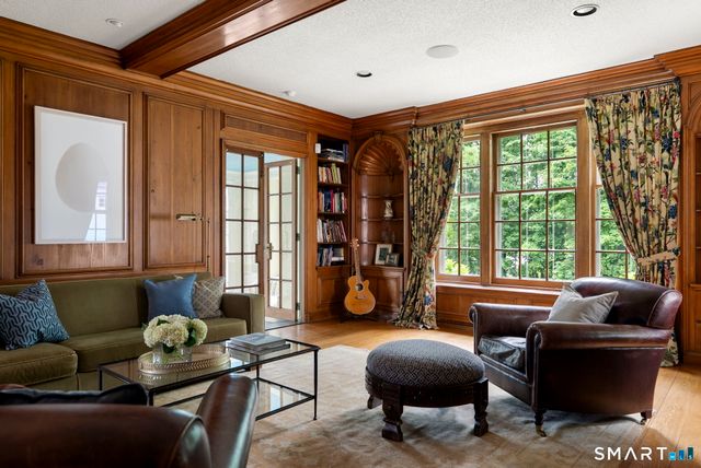 33 Sycamore Road, West Hartford, CT 06117