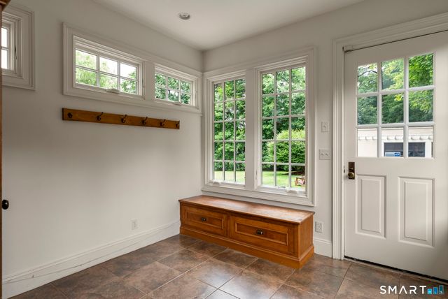 33 Sycamore Road, West Hartford, CT 06117