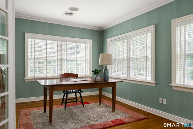 33 Sycamore Road, West Hartford, CT 06117