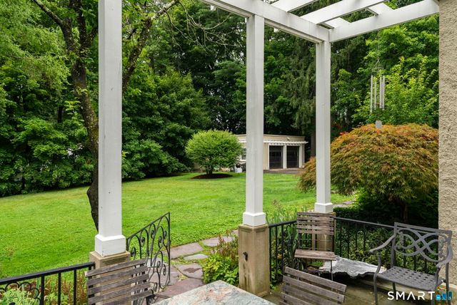 33 Sycamore Road, West Hartford, CT 06117