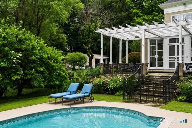 33 Sycamore Road, West Hartford, CT 06117