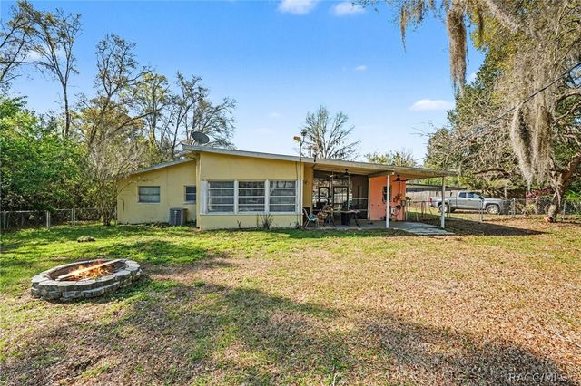 9101 S Sunset Point, Floral City, FL 34436