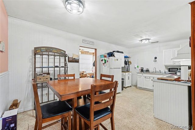 9101 S Sunset Point, Floral City, FL 34436