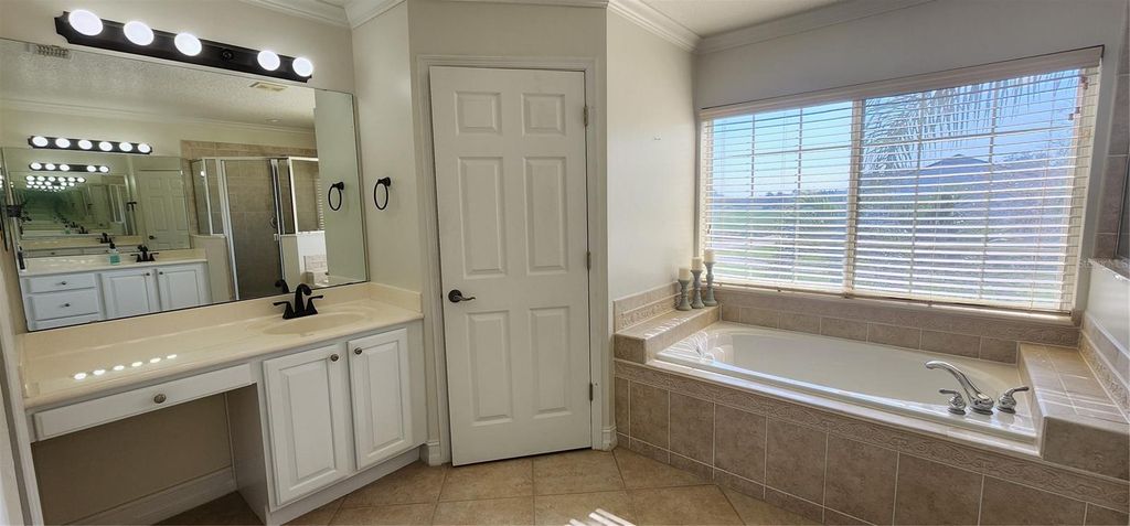 Image 14 of property listing at 10021 HART BRANCH CIRCLE, Orlando, FL 32832