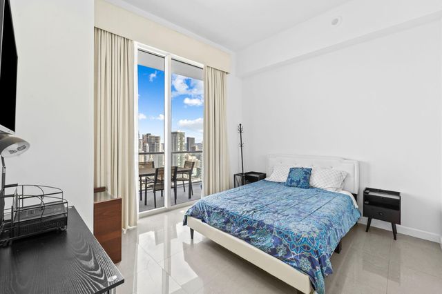 185 SW 7th Street, Miami, FL 33130