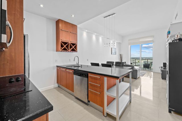 185 SW 7th Street, Miami, FL 33130