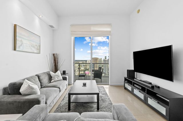 185 SW 7th Street, Miami, FL 33130