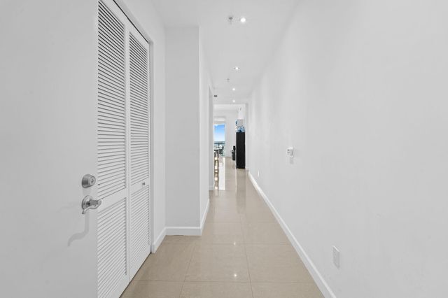 185 SW 7th Street, Miami, FL 33130