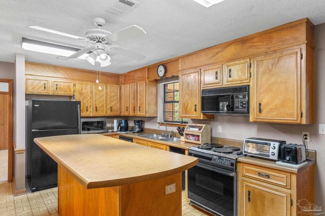 2625 Wilde Lake Blvd, Pensacola, FL 32526