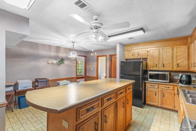 2625 Wilde Lake Blvd, Pensacola, FL 32526