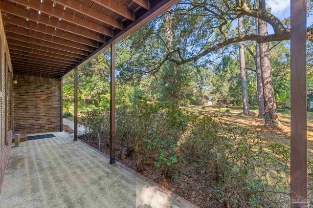 2625 Wilde Lake Blvd, Pensacola, FL 32526