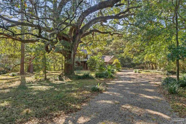 2625 Wilde Lake Blvd, Pensacola, FL 32526