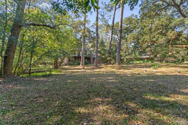 2625 Wilde Lake Blvd, Pensacola, FL 32526