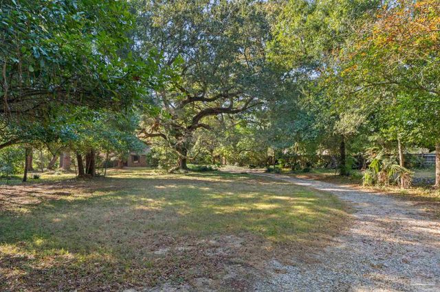 2625 Wilde Lake Blvd, Pensacola, FL 32526