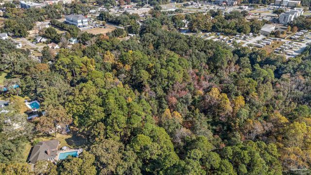 2625 Wilde Lake Blvd, Pensacola, FL 32526