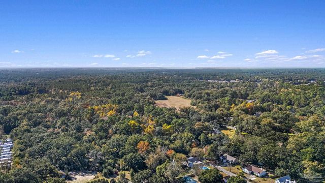 2625 Wilde Lake Blvd, Pensacola, FL 32526