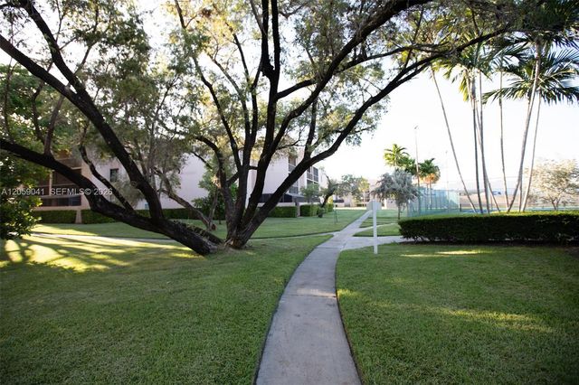 10425 SW 112 Avenue 325, Miami, FL 33176