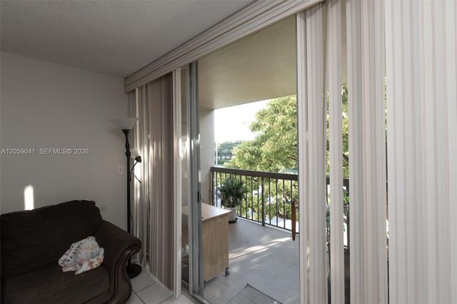 10425 SW 112 Avenue 325, Miami, FL 33176