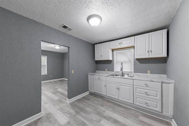1108 S 39th Street, Kansas City, KS 66106