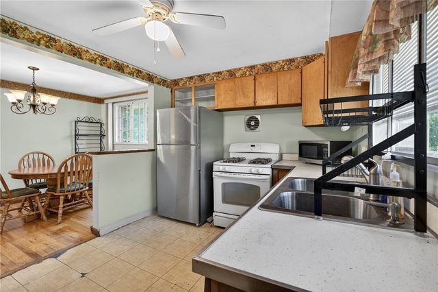 105 Flicker Dr, Mckees Rocks, PA 15136