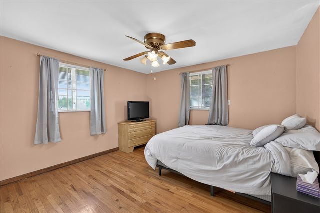 105 Flicker Dr, Mckees Rocks, PA 15136