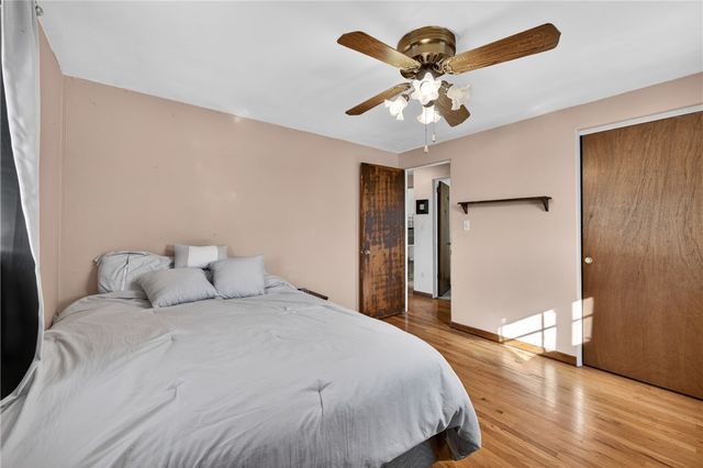 105 Flicker Dr, Mckees Rocks, PA 15136