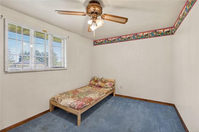 105 Flicker Dr, Mckees Rocks, PA 15136