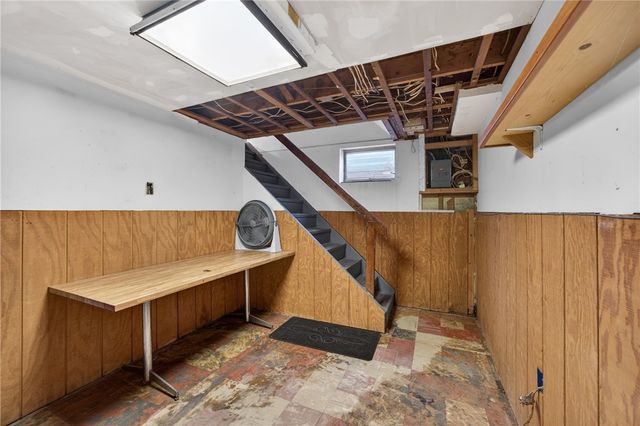 105 Flicker Dr, Mckees Rocks, PA 15136