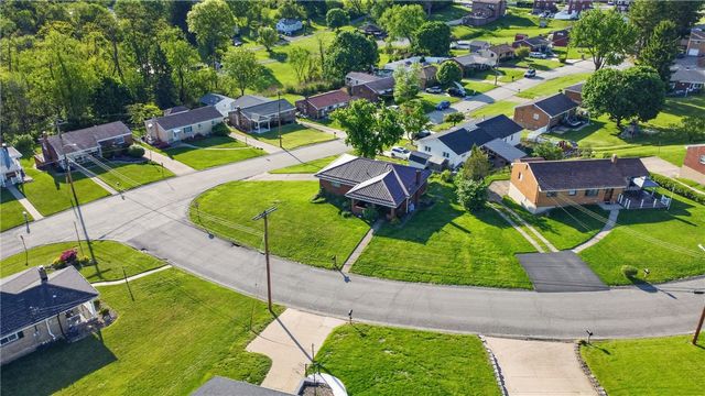 105 Flicker Dr, Mckees Rocks, PA 15136