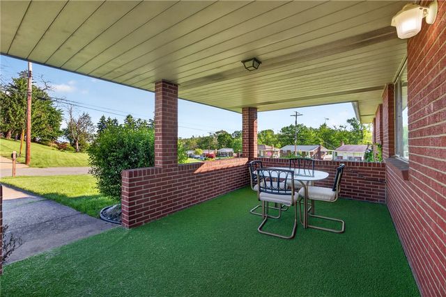 105 Flicker Dr, Mckees Rocks, PA 15136